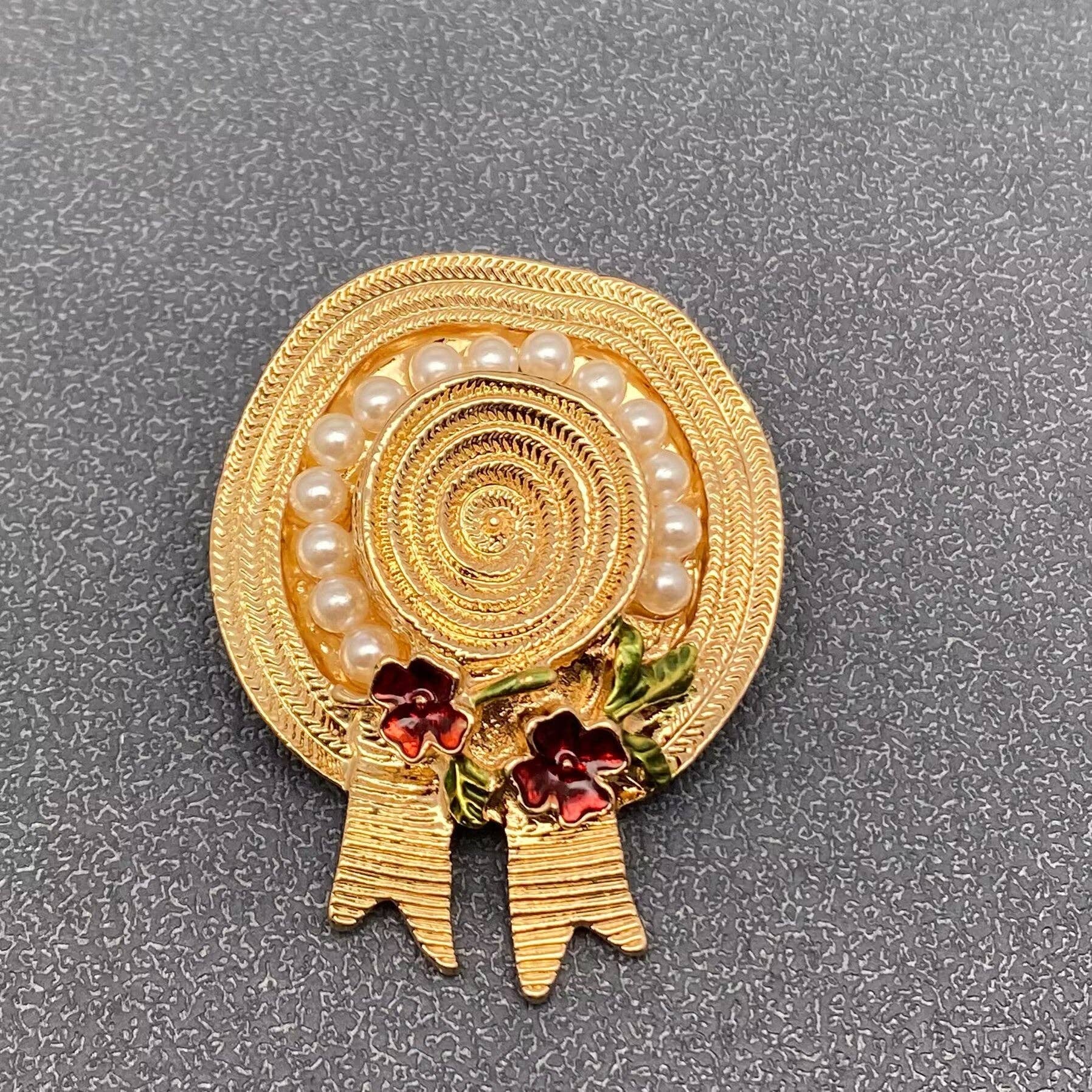 Enamel Flower Pearl Hat Brooch: Gold