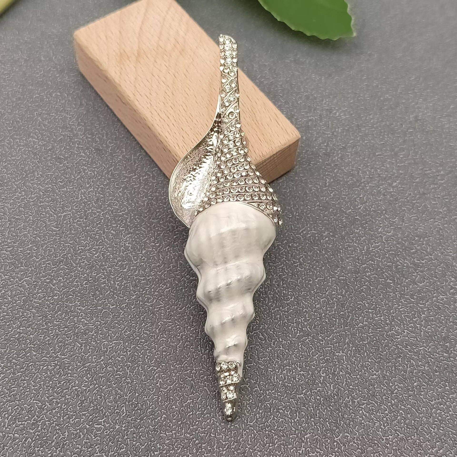 Inlaid Rhinestone Enamel Conch Brooch: White