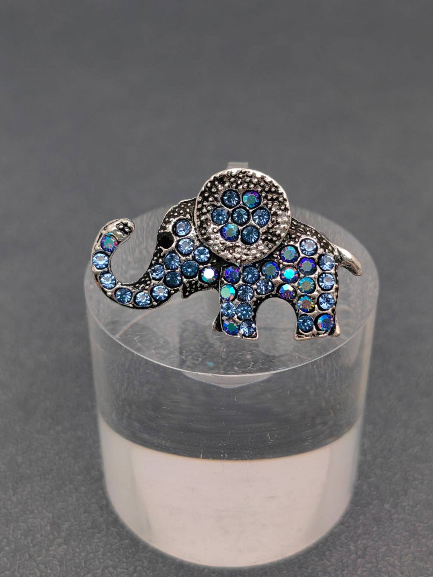 Rhinestone Little Elephant Brooch: Blue