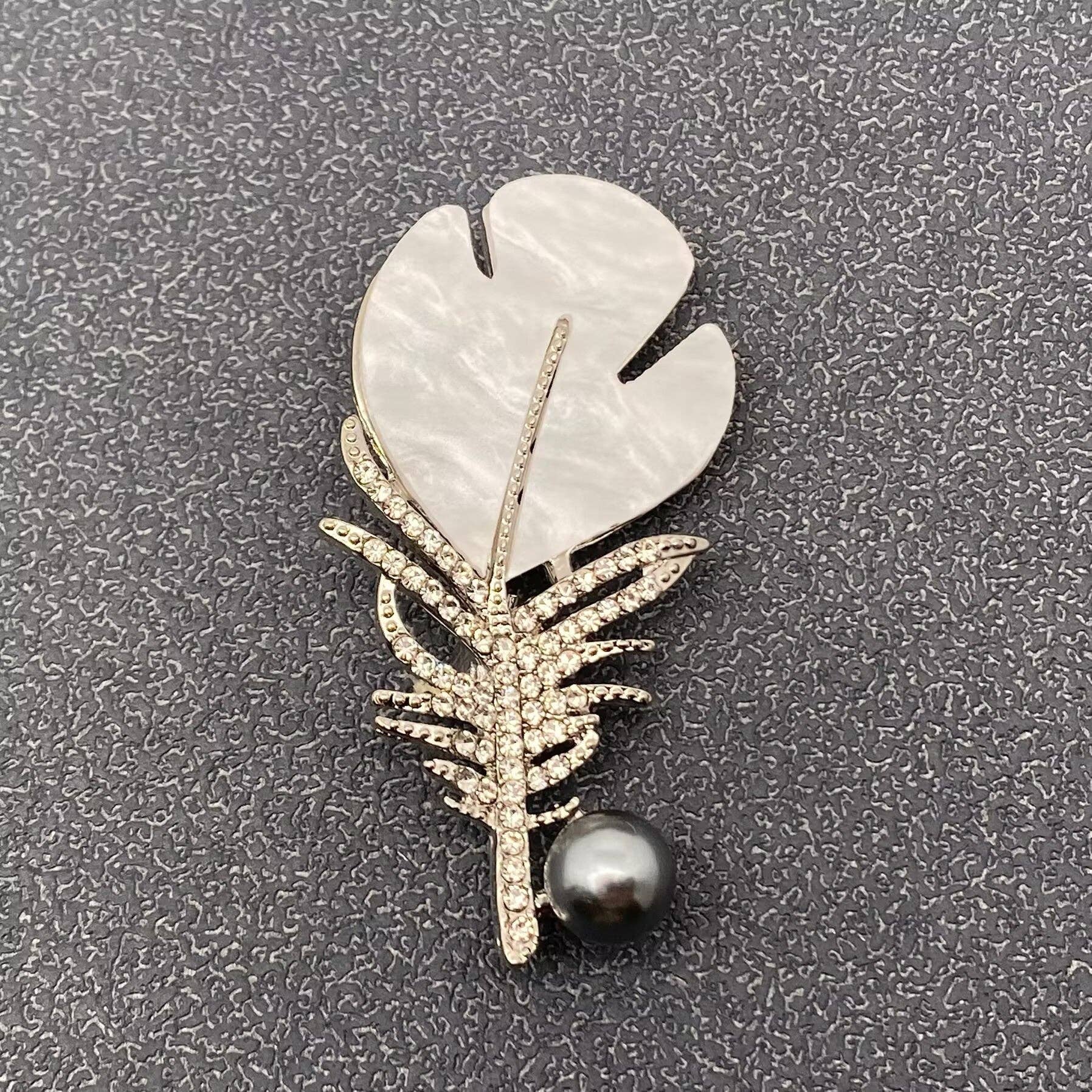 Rhinestone Feather Brooch: Silver