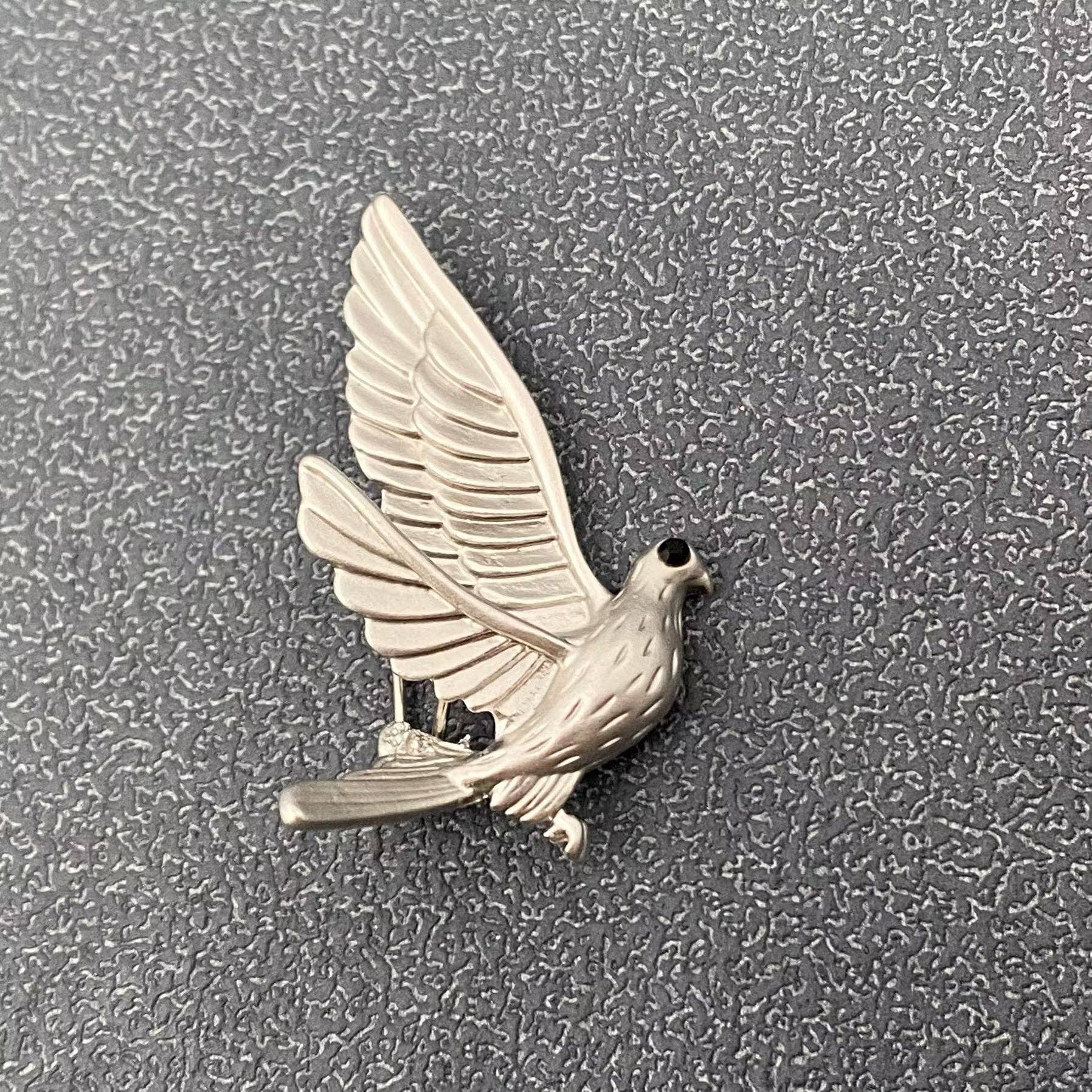 Vintage Inspired Golden Peace Dove Brooch: Silver