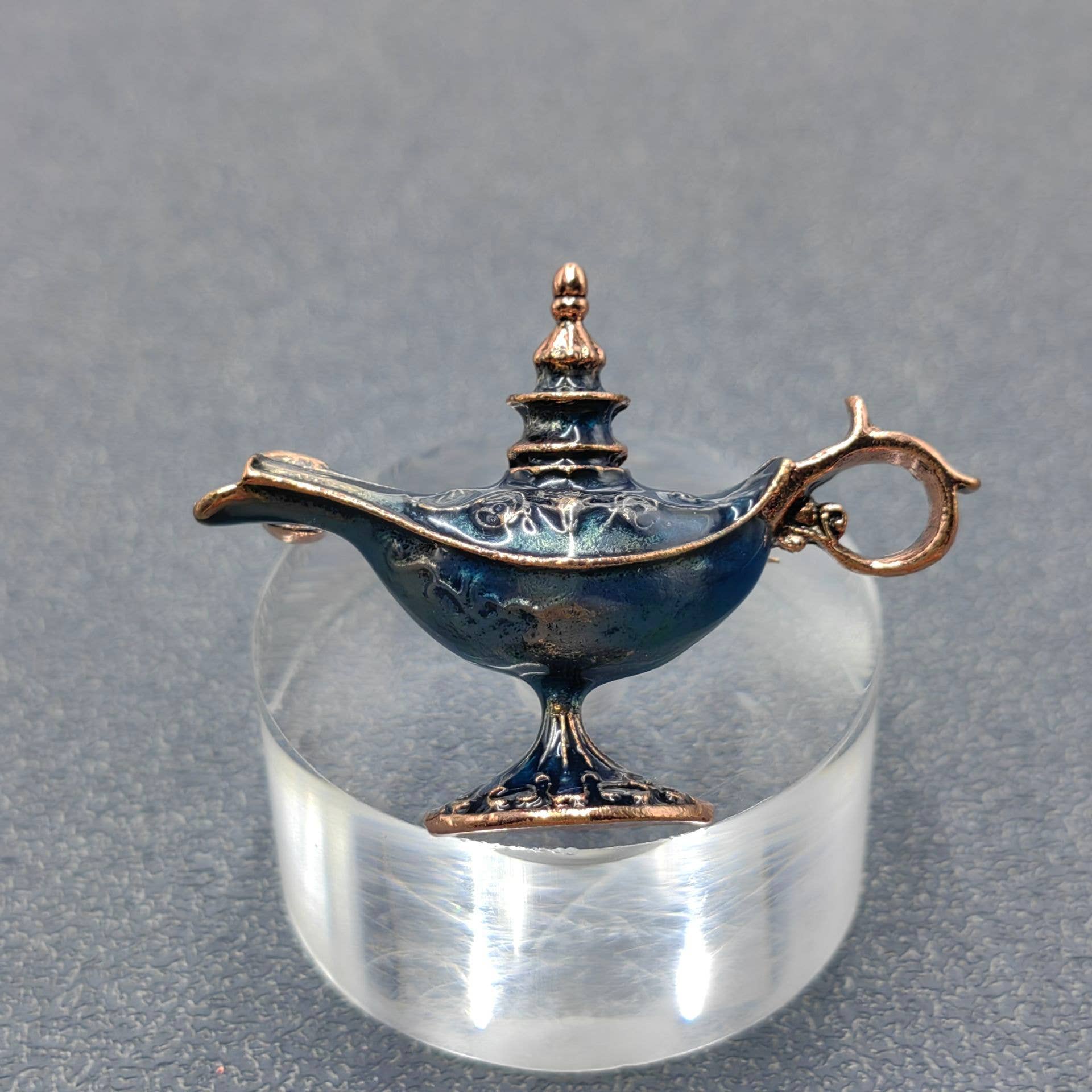 Vintage Aladdin Lamp Brooch: Blue