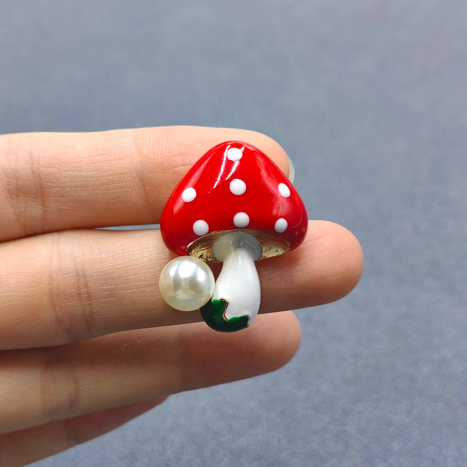 Simple Cute Mushroom Brooch: Red