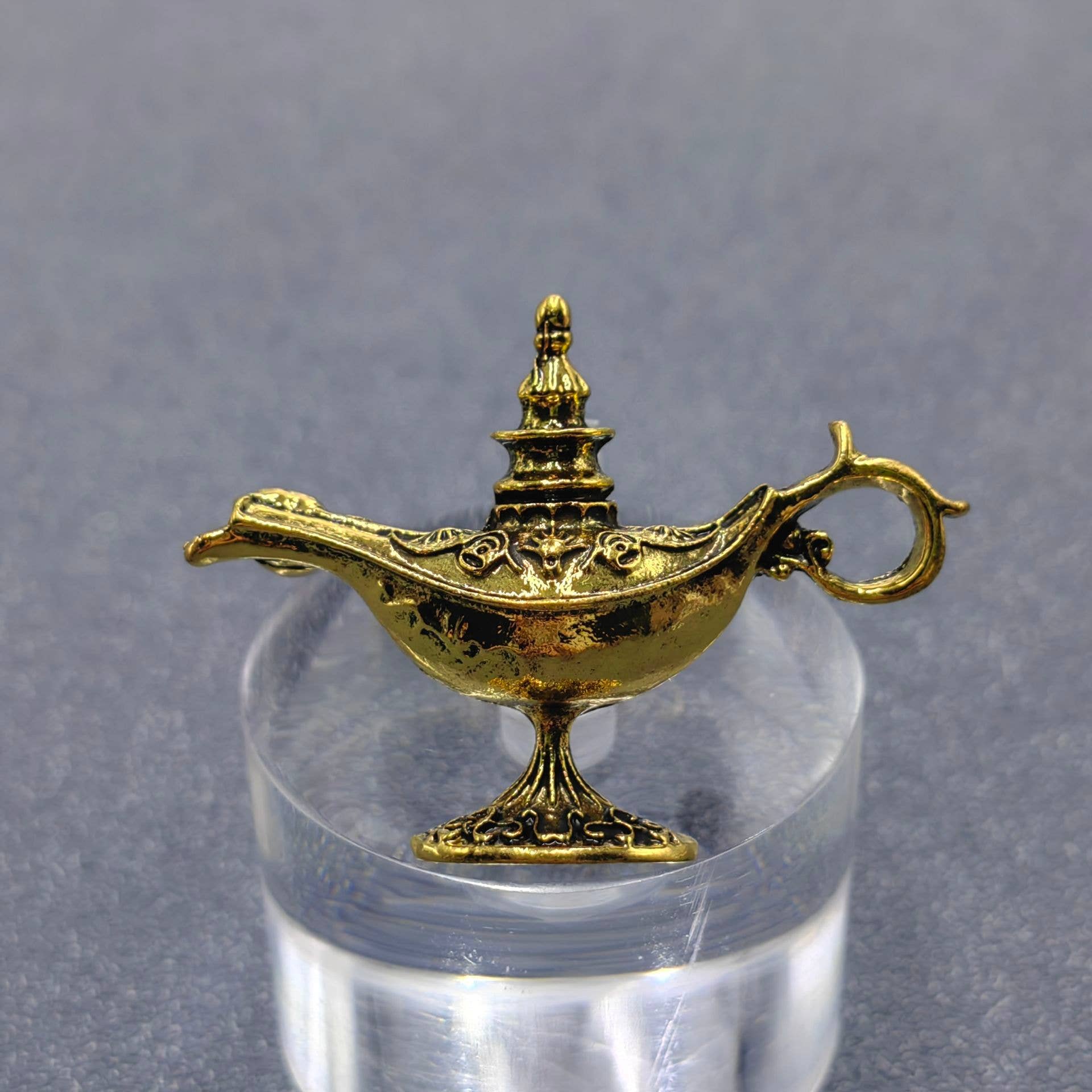 Vintage Aladdin Lamp Brooch: Golden